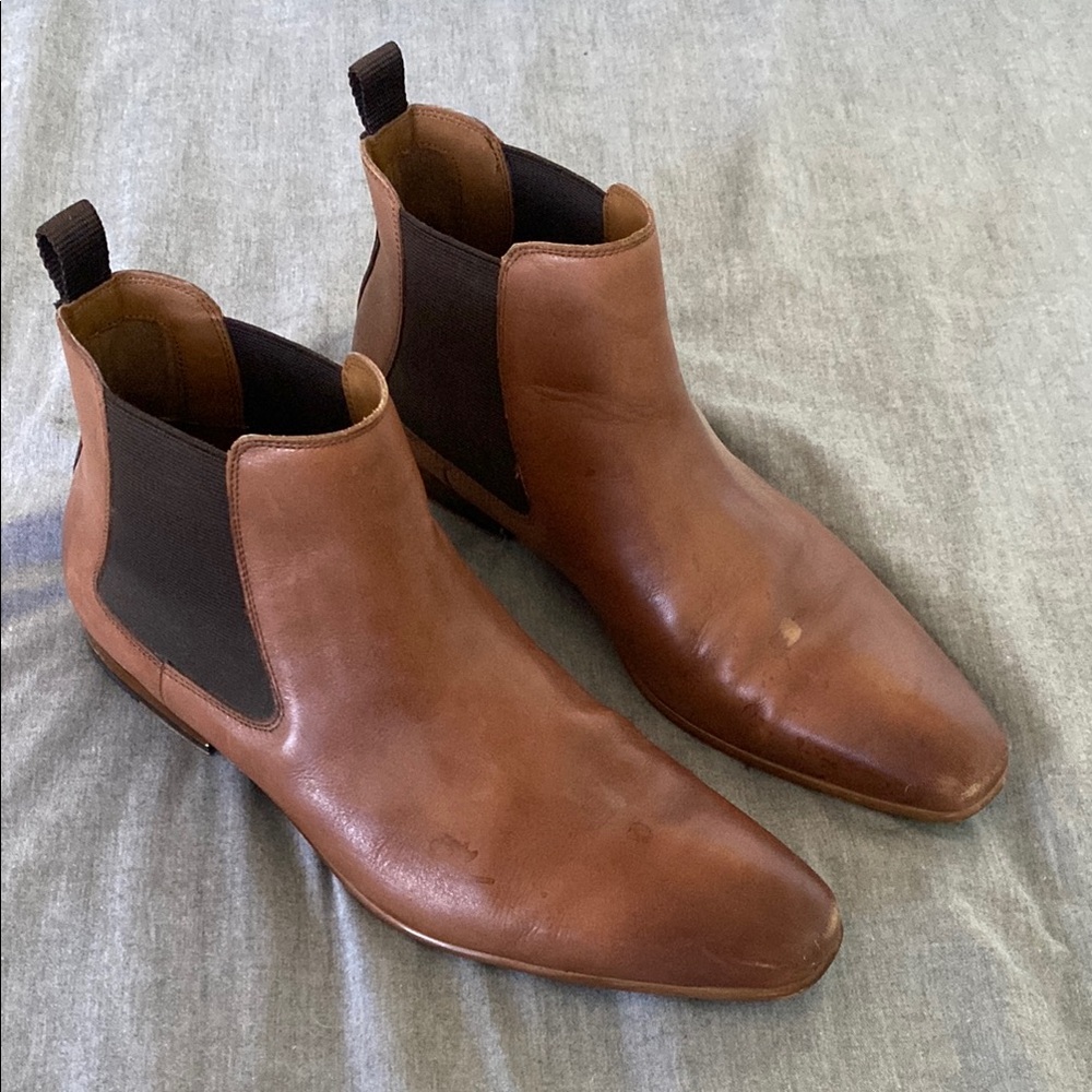 Aldo Brown Chelsea Boots Sleek Leather Design